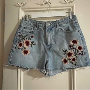 Topshop Moto Mom Jean Shorts with Embroidered Flowers